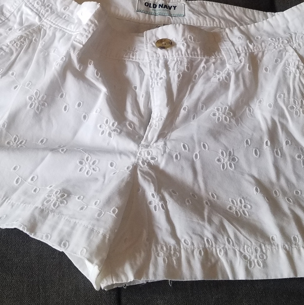 Bright White Eyelet Embroidered Shorts Size 4 - Picture 13 of 14
